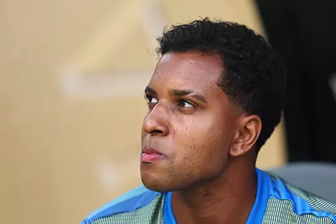 تصريح مطمئن وواقع مقلق.. مستقبل غامض لرودريجو مع ريال مدريد